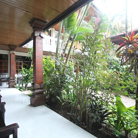 Kuta Dormitory At Simpang Inn Exterior photo