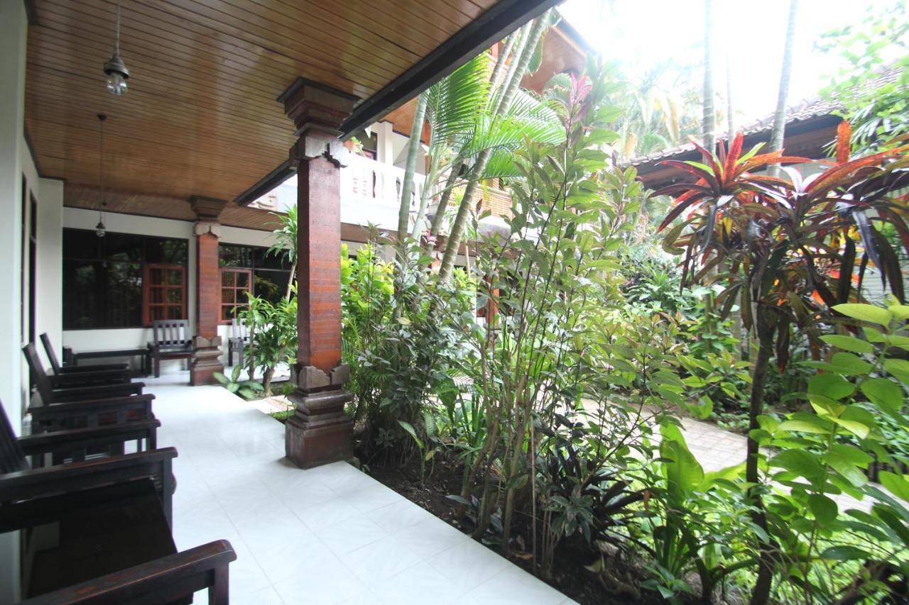 Kuta Dormitory At Simpang Inn Exterior photo